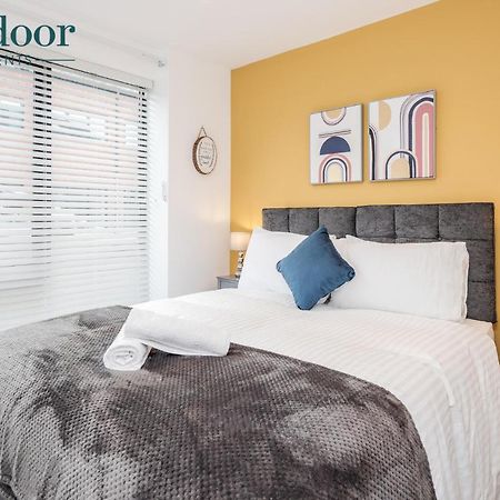 Milton Keynes Apartments, Sleeps Up To 5, Free Parking, Free Wifi & Movies, 7 Mins Drive To Milton Keynes Central Station For Direct Trains To London & The North Ngoại thất bức ảnh