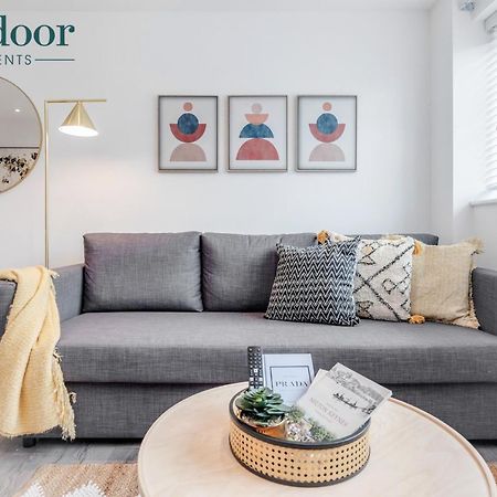 Milton Keynes Apartments, Sleeps Up To 5, Free Parking, Free Wifi & Movies, 7 Mins Drive To Milton Keynes Central Station For Direct Trains To London & The North Ngoại thất bức ảnh