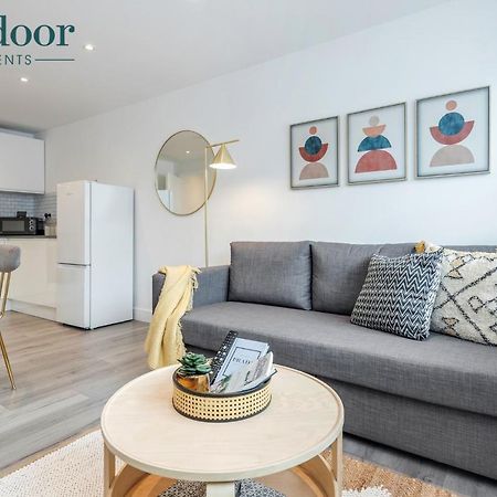 Milton Keynes Apartments, Sleeps Up To 5, Free Parking, Free Wifi & Movies, 7 Mins Drive To Milton Keynes Central Station For Direct Trains To London & The North Ngoại thất bức ảnh