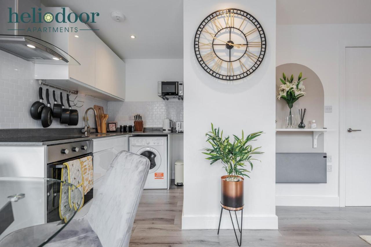 Milton Keynes Apartments, Sleeps Up To 5, Free Parking, Free Wifi & Movies, 7 Mins Drive To Milton Keynes Central Station For Direct Trains To London & The North Ngoại thất bức ảnh