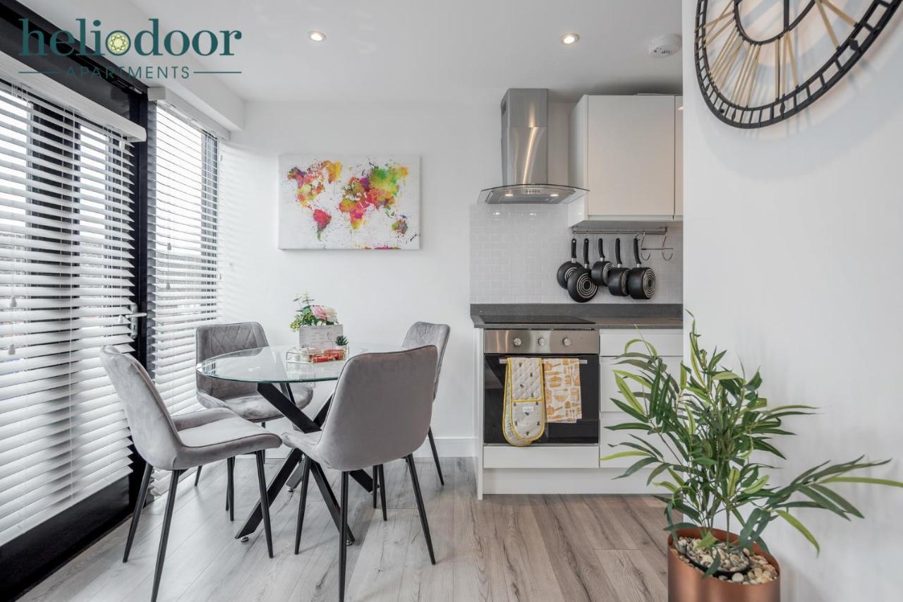 Milton Keynes Apartments, Sleeps Up To 5, Free Parking, Free Wifi & Movies, 7 Mins Drive To Milton Keynes Central Station For Direct Trains To London & The North Ngoại thất bức ảnh