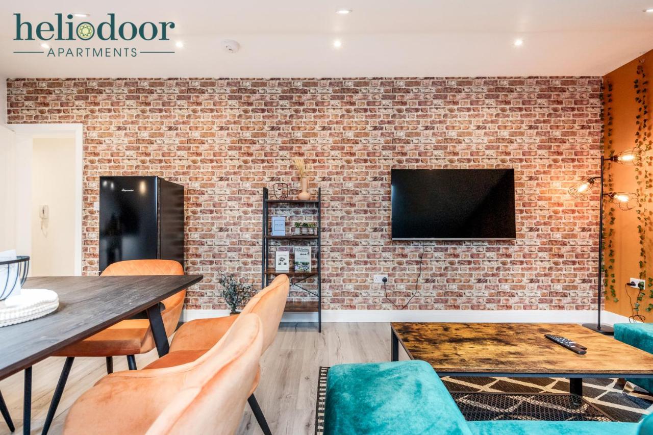 Milton Keynes Apartments, Sleeps Up To 5, Free Parking, Free Wifi & Movies, 7 Mins Drive To Milton Keynes Central Station For Direct Trains To London & The North Ngoại thất bức ảnh